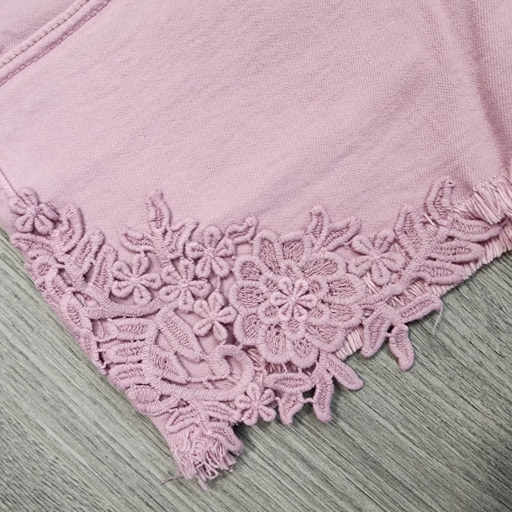 NWT Lucky Brand shorts with embroidered detail 10 - Picture 3 of 5